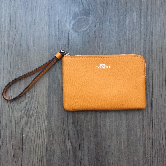 Coach Handbags - Authentic Coach Wristlet w/ Card Slots
